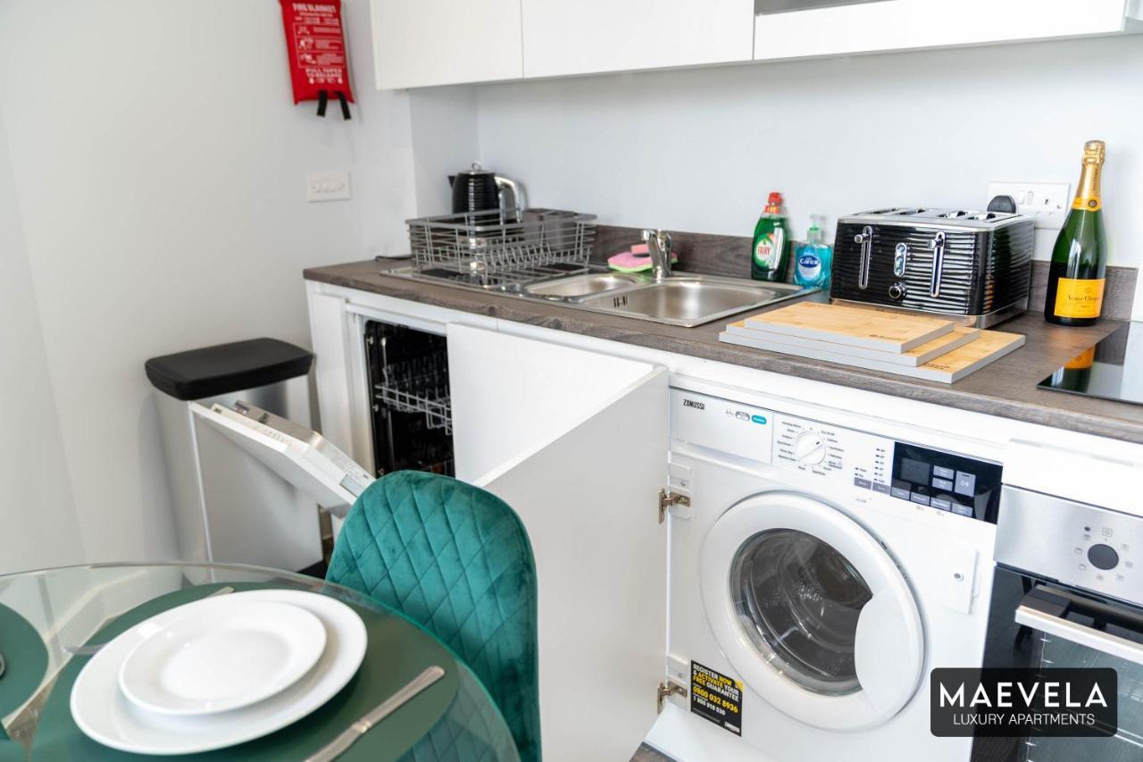 Maevela Apartments - Luxury Top Floor Penthouse - With Parking - 2 Bedroom New Build Apartment ✪ City Centre, Digbeth ✓ With Huge Patio Sliding Doors - City View - Rooftop Terrace - Ps4 & Smart Tv'S Birmingham Exterior foto